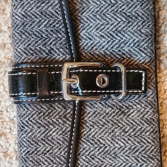 🎉HP🎉 Coach Wristlet Bundle, Wool herringbone, Red and Tan Coach Design - Picture 9 of 13